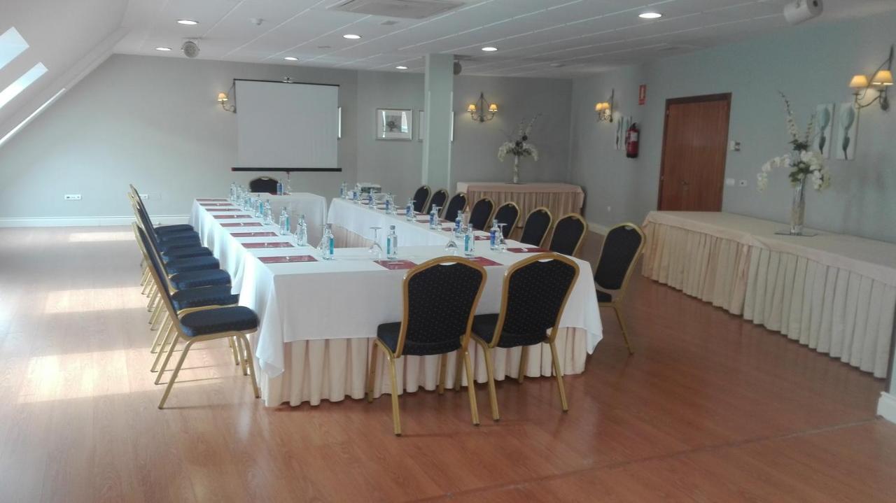 Fc Infantas De Leon Hotel Exterior photo