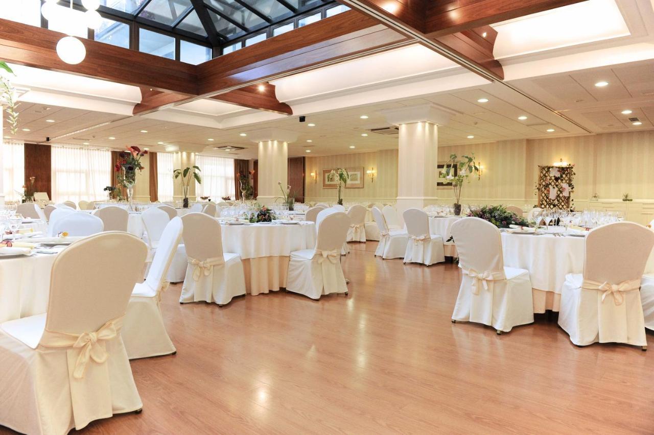 Fc Infantas De Leon Hotel Exterior photo