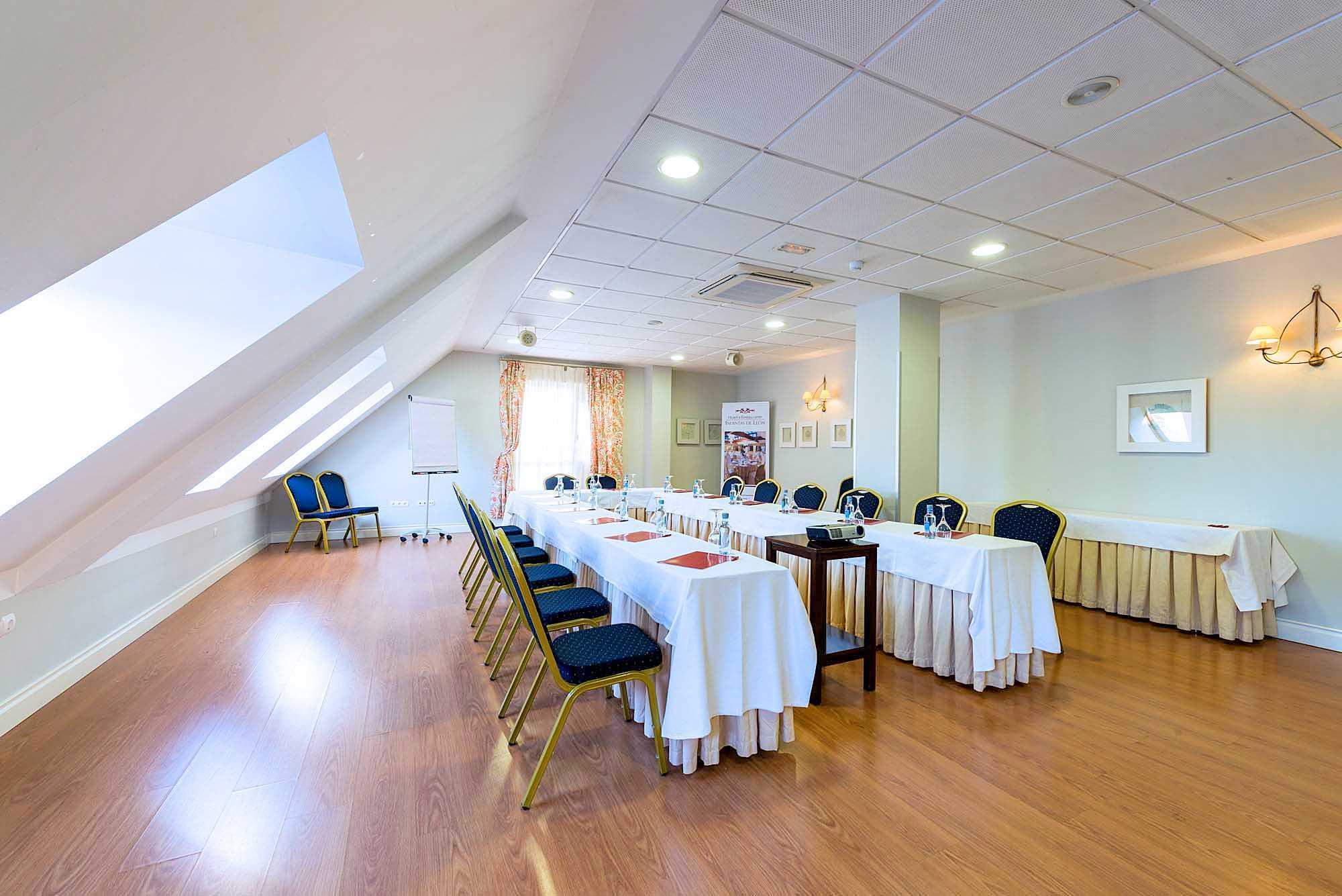 Fc Infantas De Leon Hotel Exterior photo
